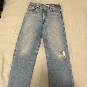 Size 28 Levi rib cage straight from Urban Outfitters